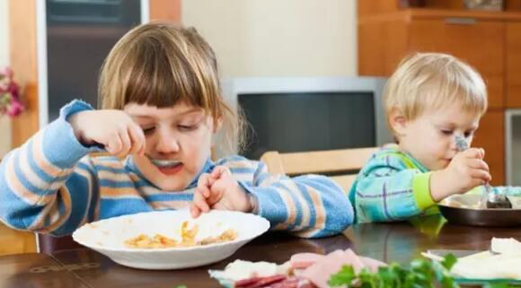 孩子吞食异物急救宝典 孩子吞异物咋办.jpg 孩子吞食异物急救宝典 孩子吞异物咋办 母婴知识