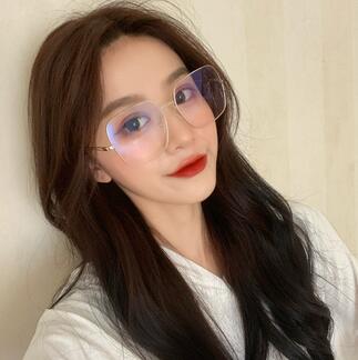 方形脸配衣指南 方形脸春夏怎么搭配衣服.jpg